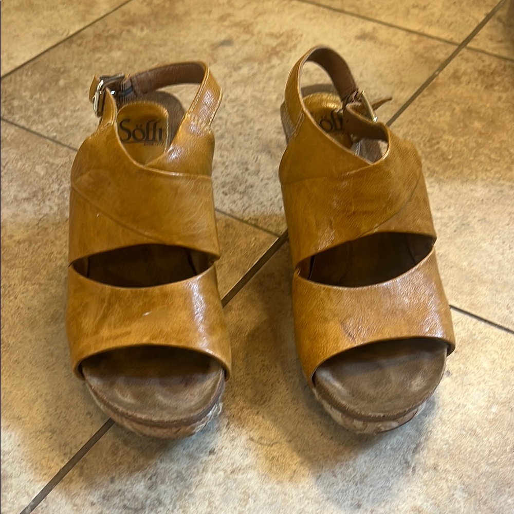 Sofft mustard platform Sandals with Retro Design